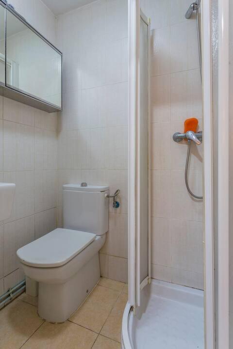 Habitaciones Luminosas Y Acogedoras Madrid Esterno foto
